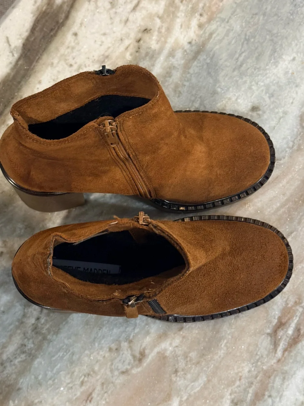 Women’s STEVE MADDEN Moby chunky cognac brown suede booties-Size 9